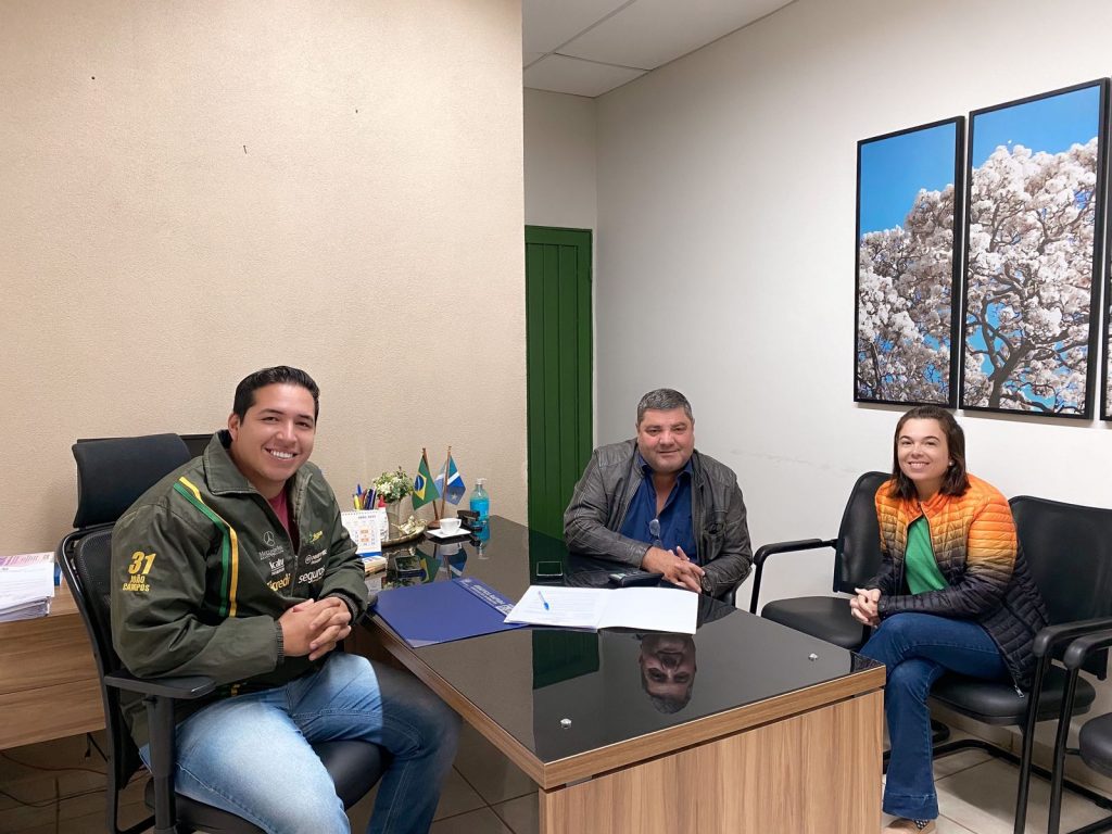 Prefeito Josmail Rodrigues e Secretária de Meio Ambiente Ana Cristina Trevelin visita Câmara Municipal de Bonito/MS. Prefeito Josmail Rodrigues e Secretária de Meio Ambiente Ana Cristina Trevelin visita Câmara Municipal de Bonito/MS.
