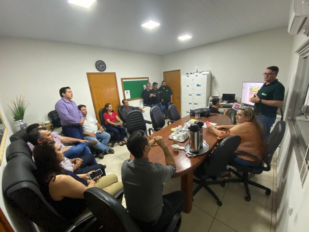 Vereadores se reúnem com IAGRO, Secretaria de Saúde e Vigilância Sanitária para discutir sobre a Gripe Aviária.