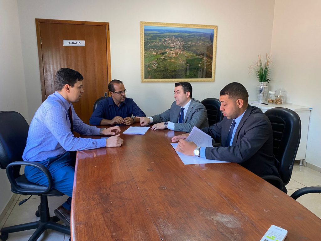 Comissão Especial se reúne para debater pontos de atualização da Lei Orgânica e Regimento Interno da Câmara Municipal de Bonito/MS. Comissão Especial se reúne para debater pontos de atualização da Lei Orgânica e Regimento Interno da Câmara Municipal de Bonito/MS.