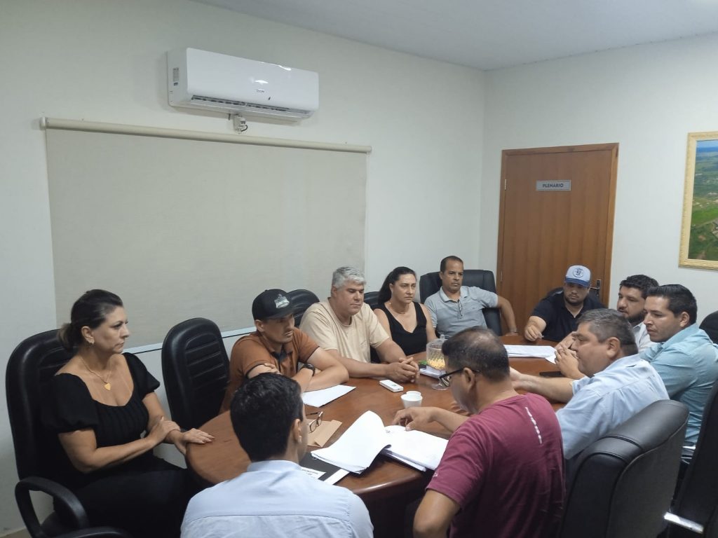 Prefeito Josmail Rodrigues comparece à Câmara Municipal para protocolar o Projeto de Lei referentes ao Plano de Cargos e Carreiras dos servidores públicos municipais de Bonito MS. Prefeito Josmail Rodrigues comparece à Câmara Municipal para protocolar o Projeto de Lei referentes ao Plano de Cargos e Carreiras dos servidores públicos municipais de Bonito MS.