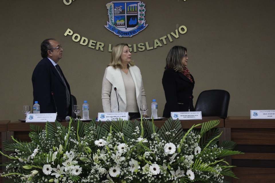 Câmara Municipal entrega título de Cidadão Bonitense