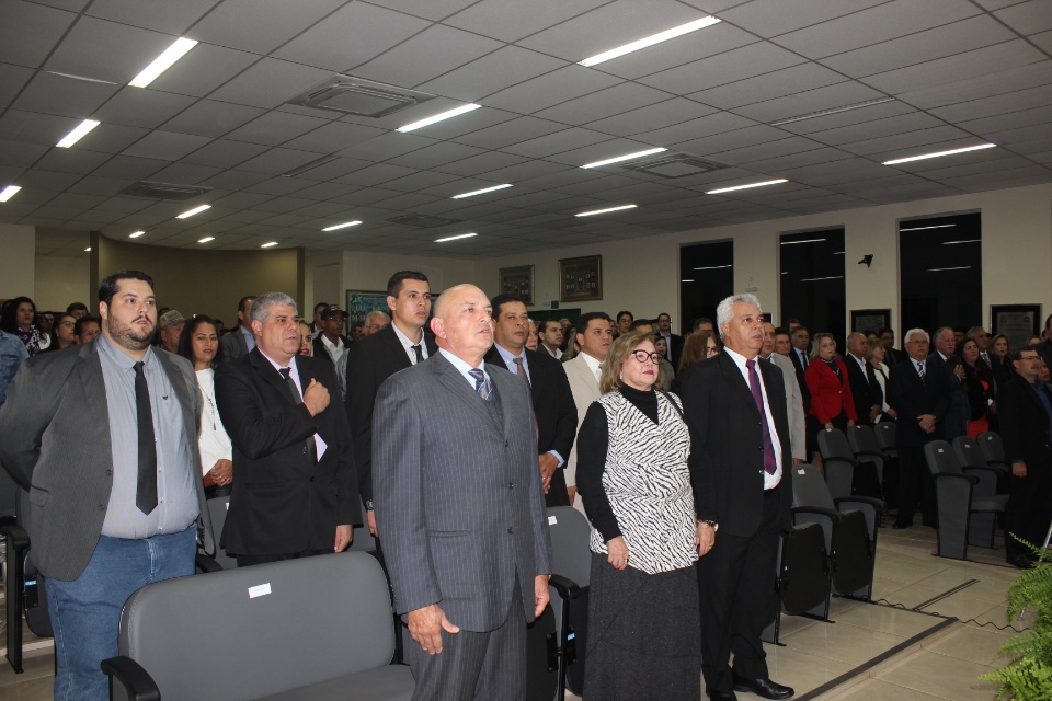Câmara Municipal entrega título de Cidadão Bonitense