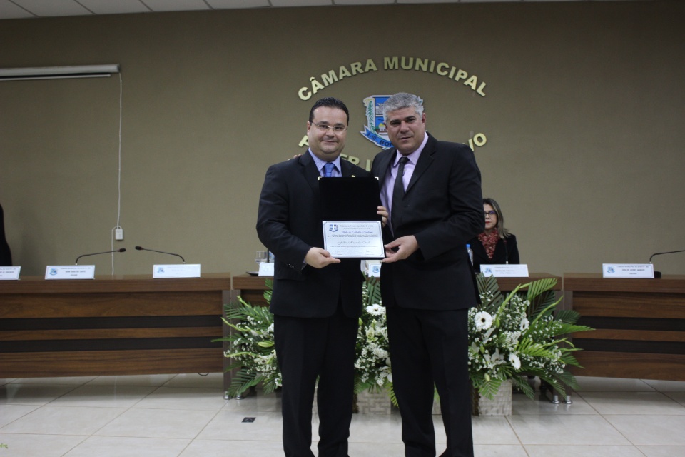 Câmara Municipal entrega título de Cidadão Bonitense