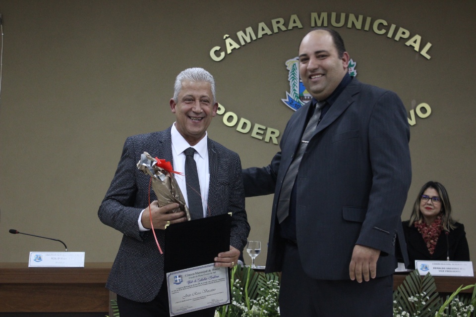 Câmara Municipal entrega título de Cidadão Bonitense