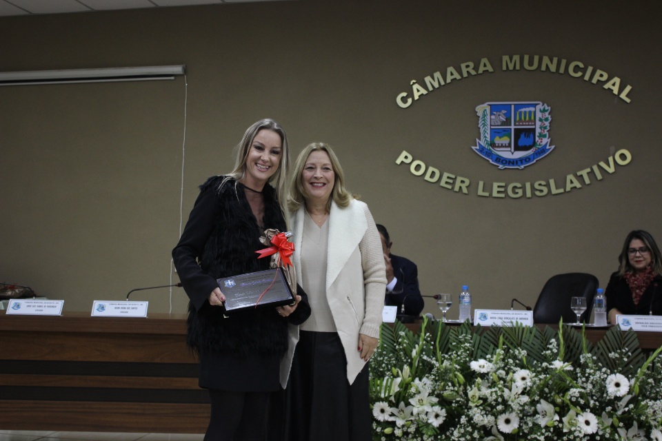 Câmara Municipal entrega título de Cidadão Bonitense