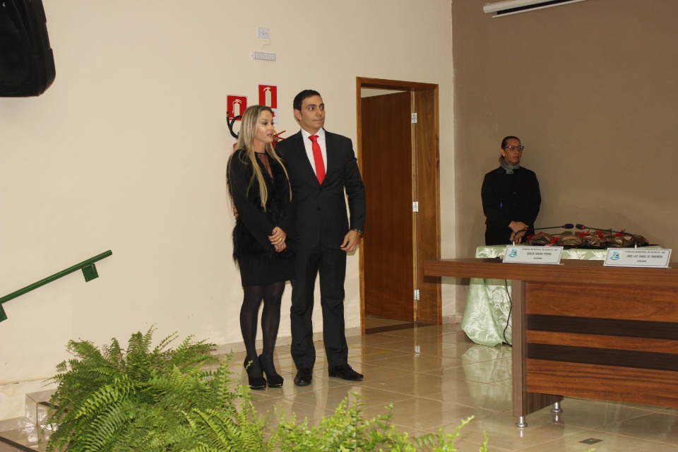Câmara Municipal entrega título de Cidadão Bonitense