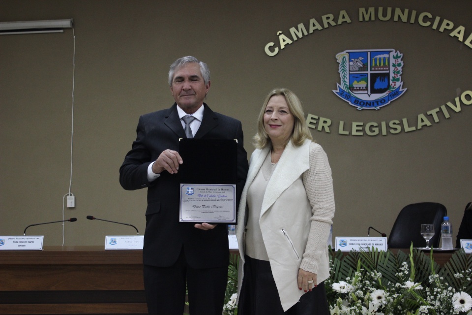 Câmara Municipal entrega título de Cidadão Bonitense
