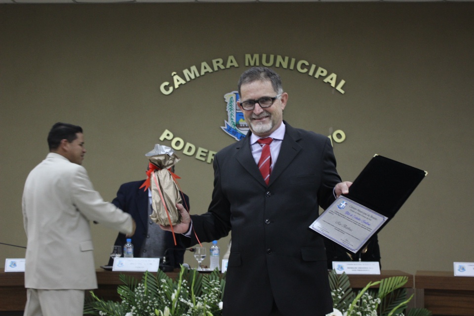 Câmara Municipal entrega título de Cidadão Bonitense