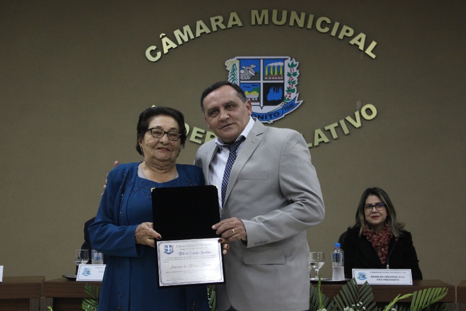 Câmara Municipal entrega título de Cidadão Bonitense