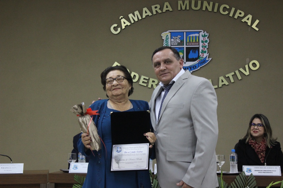 Câmara Municipal entrega título de Cidadão Bonitense