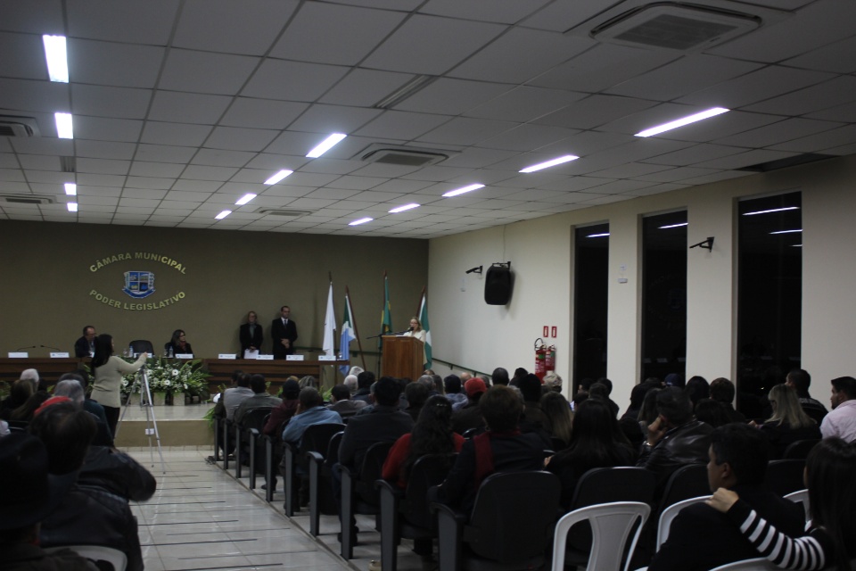 Câmara Municipal entrega título de Cidadão Bonitense