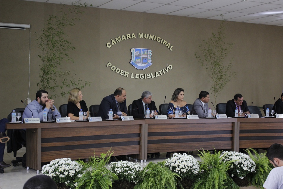 Câmara realiza sessão solene de abertura da 3ª sessão legislativa anual