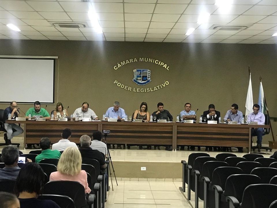 Câmara faz plantão para explicar sobre a cobrança da taxa de lixo