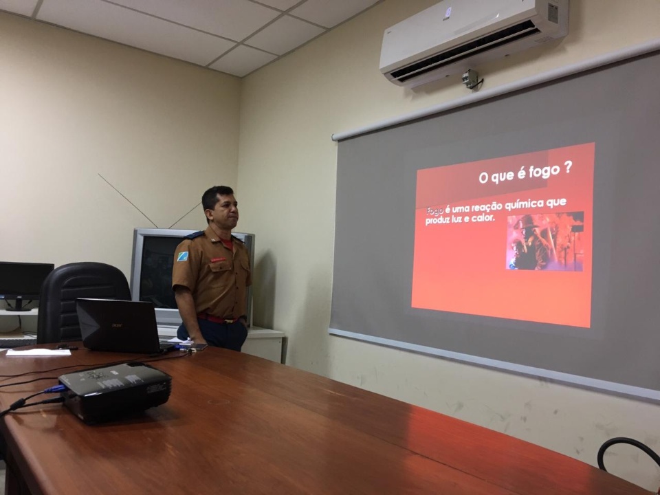 Corpo de Bombeiros realiza palestra e treinamento na Câmara Municipal de Bonito MS