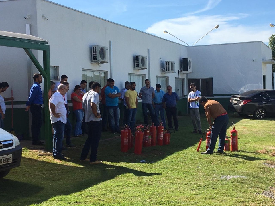 Corpo de Bombeiros realiza palestra e treinamento na Câmara Municipal de Bonito MS