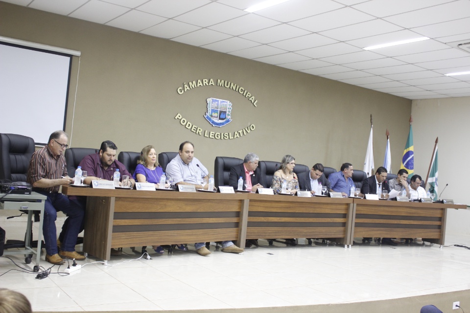 Legislativo realizou nesta segunda-feira (29) a última Sessão Ordinária do mês de abril
