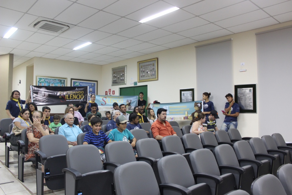Vereadores entregam Moção de Parabenização a Igreja Adventista do Sétimo Dia