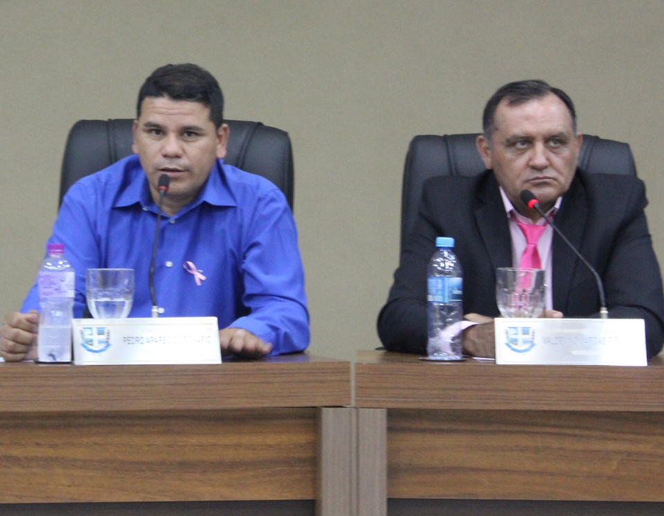 Vereadores solicitam cobertura em quadra de escola municipal