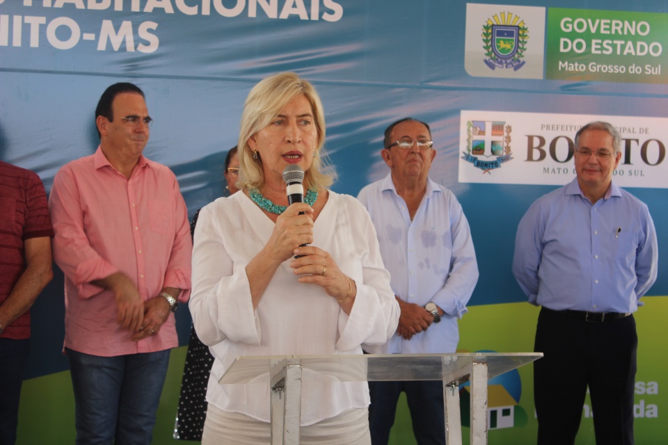 Vereadores participaram na manhã desta segunda-feira (11) da entrega das casas do Residencial Rio Bonito I