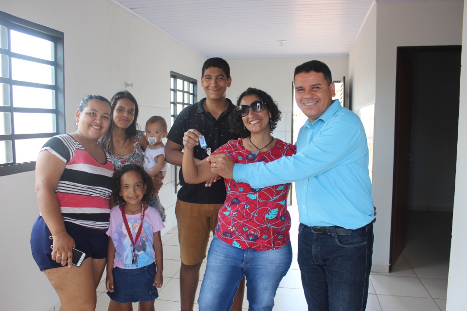 Vereadores participaram na manhã desta segunda-feira (11) da entrega das casas do Residencial Rio Bonito I