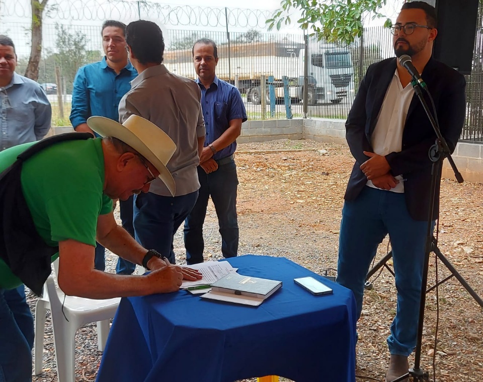 Vereadores participam de ato para assinatura da ordem de serviço para a iluminação pública da MS-178.