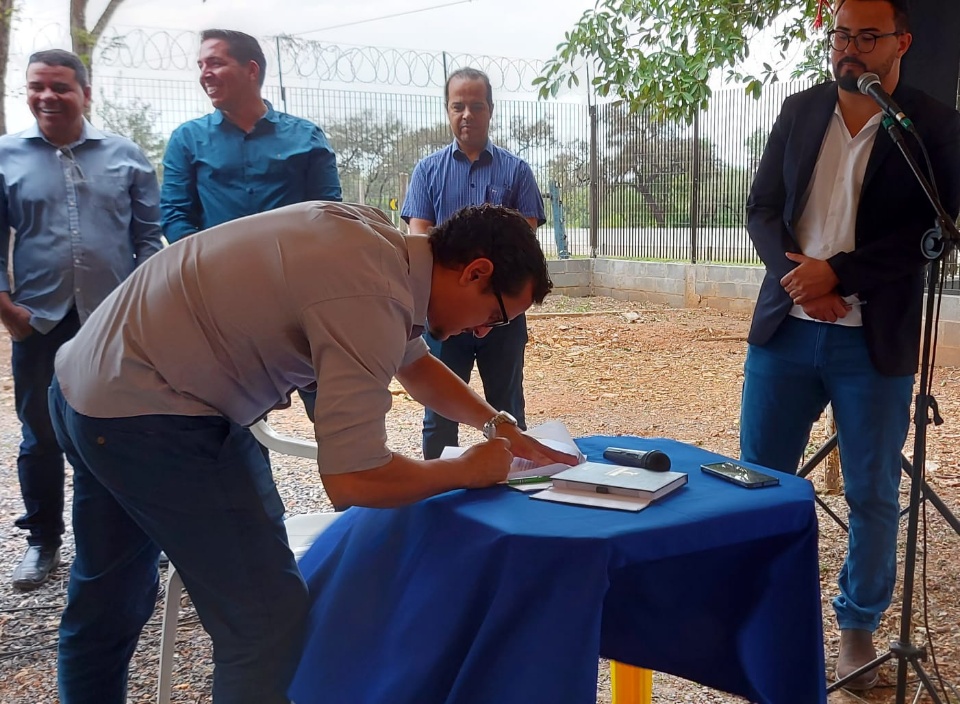 Vereadores participam de ato para assinatura da ordem de serviço para a iluminação pública da MS-178.