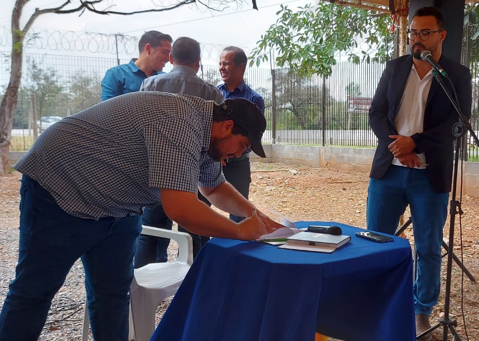 Vereadores participam de ato para assinatura da ordem de serviço para a iluminação pública da MS-178.