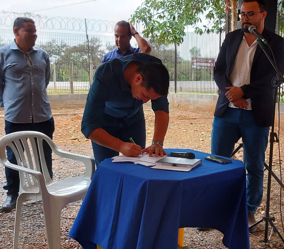 Vereadores participam de ato para assinatura da ordem de serviço para a iluminação pública da MS-178.