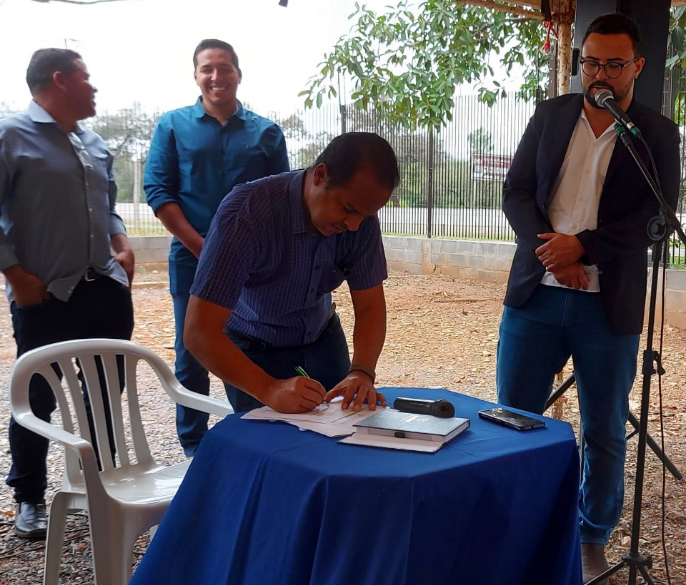 Vereadores participam de ato para assinatura da ordem de serviço para a iluminação pública da MS-178.