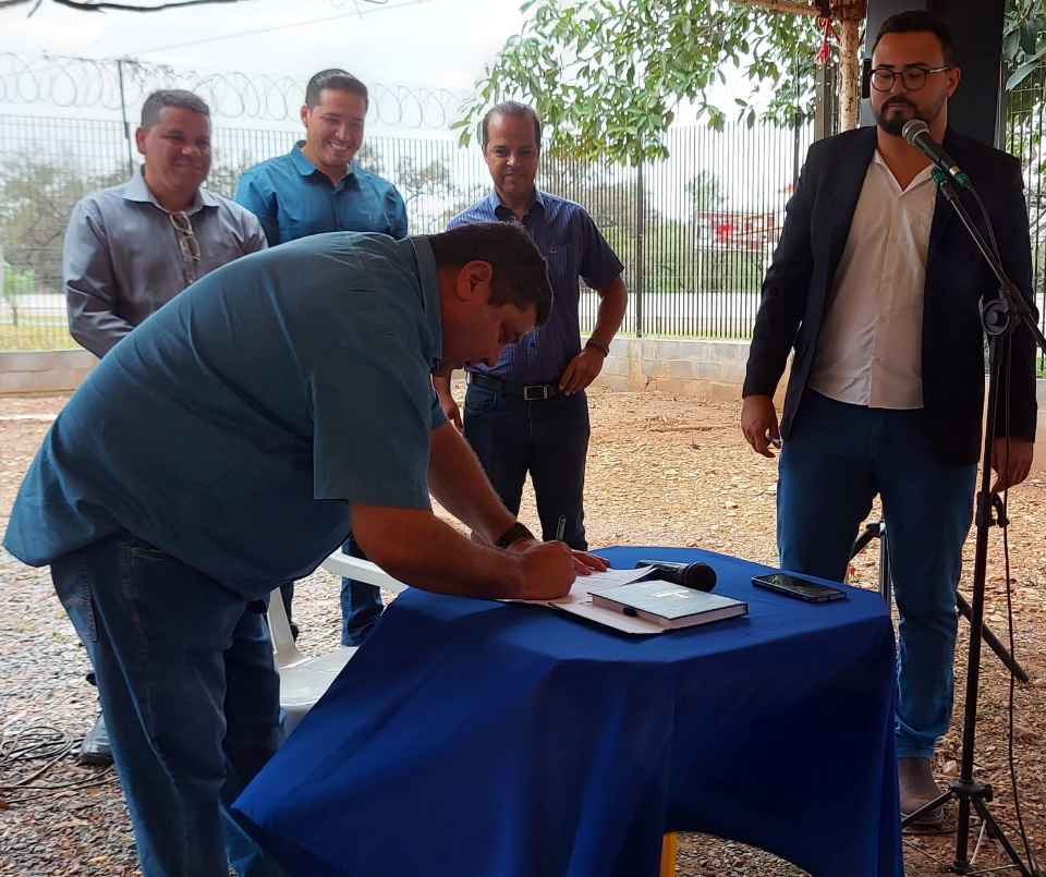 Vereadores participam de ato para assinatura da ordem de serviço para a iluminação pública da MS-178.