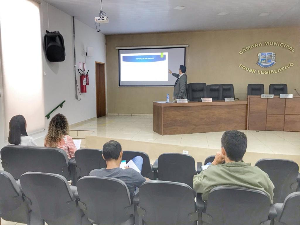 Câmara Municipal realiza reunião para implantação da Lei Geral de Proteção de Dados - LGPD.