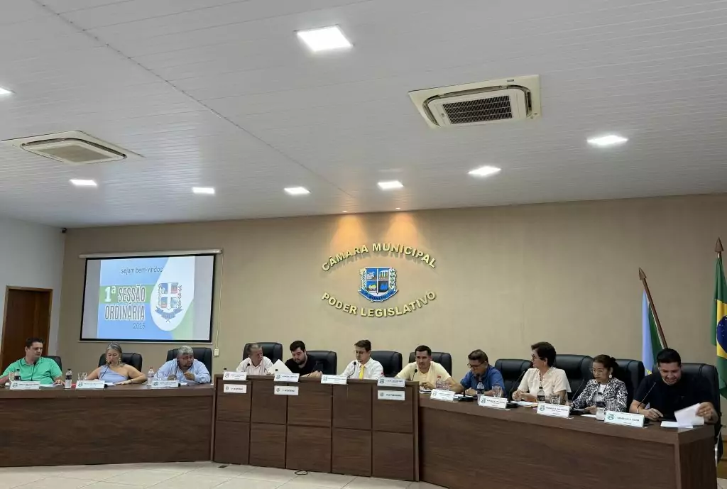 Terça-feira, 04 de fevereiro de 2025, às 9 horas, no Plenário Tetê Faria, reuniram-se os vereadores em Sessão Ordinária. Terça-feira, 04 de fevereiro de 2025, às 9 horas, no Plenário Tetê Faria, reuniram-se os vereadores em Sessão Ordinária.